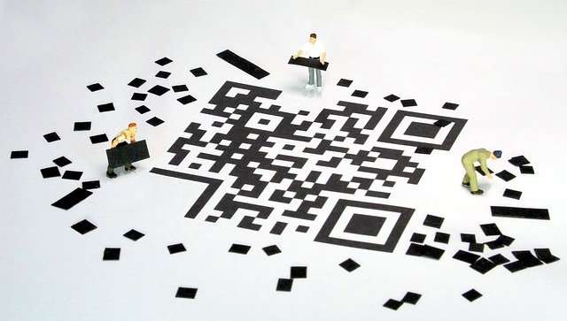 Ein QRCode, der vom Strichmännchen gebastelt Wiederhole